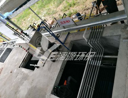 化妝品廢水處理過程中好氧池產(chǎn)生泡沫的原因？